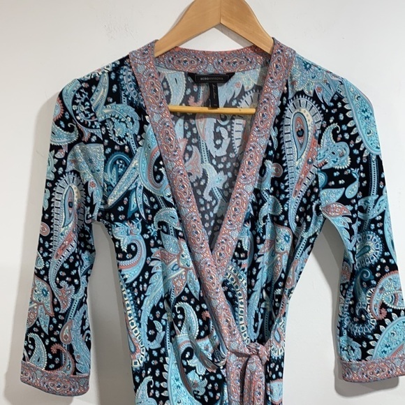 BCBGmaxazria wrap dress paisley print Adele style 3/4 sleeve gently worn - Picture 3 of 8